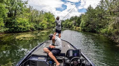 Back to Bass Paradise with the 6th Sense Fishing Crew! Summertime Grass with Swimjigs