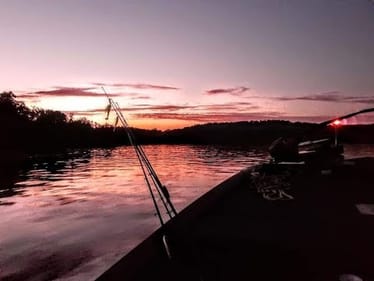 BASS FISHING FT. LOUDON LAKE  ||TOUGH CONDITIONS|| FIRST COLD FRONT OF THE YEAR