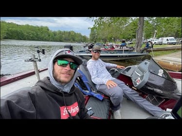 LIVE TUESDAY NIGHTER || Lake Chesdin Bass Fishing w Mccluskey
