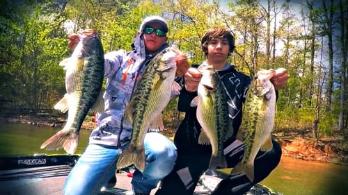 Big Bass Fishing Action ~ Lake Lanier ! (20+ lb Bag!)