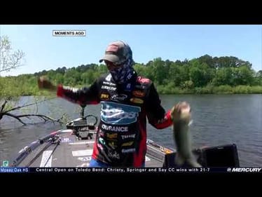 Wesley Strader grabs 3 big bass on Kentucky Lake