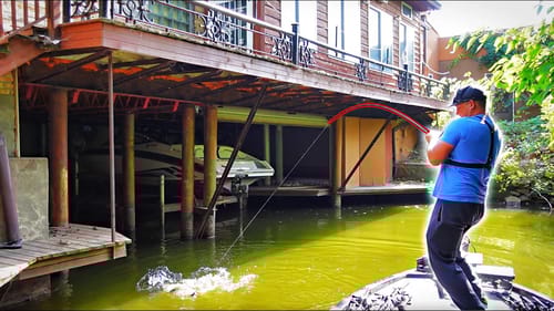 Catching BIG Fish Under CREEPY Abandoned House!!