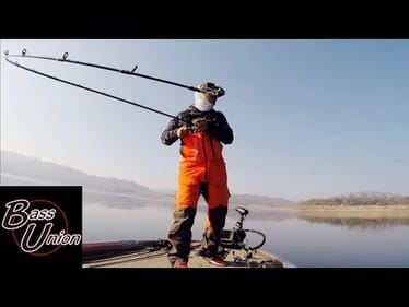 LATE FALL - EPIC BASS FISHING OFF SHORE STRUCTURE WITH JIGS!!