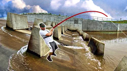 FLASH FLOOD Draws GIANT PB Fish to Urban Spillway!!! (SNAPPED 65lb Braid)