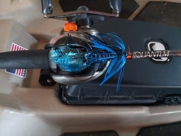 EVERYTHING'S MUDDY AND FLOODED  ||BLACK AND BLUE JIG STILL CATCHES BASS||