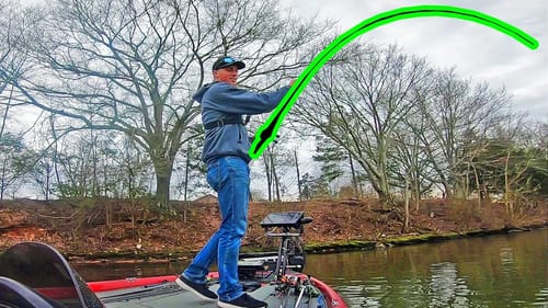 Bass Fishing Lake Guntersville in March! (LAKE IS CROWDED)