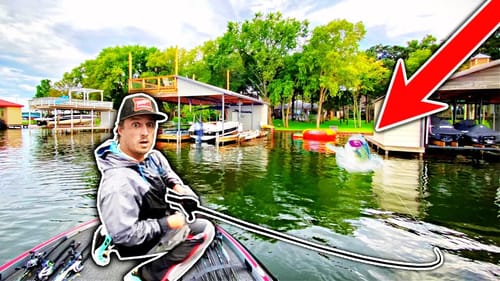 Unbelievable TROPHY Fish are EVERYWHERE in This Lake!! (Summer Bass Fishing)