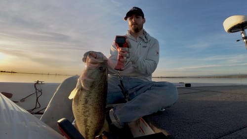 Finessing Largemouth Bass into Biting | Lake Oroville Afterbay Early Spring Fishing
