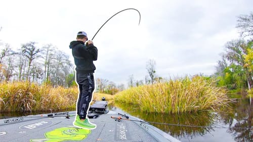 Fishing SMALL Creeks for WINTER Bass (River Fishing)
