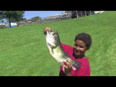 Pitching The Mats, 6lb Illinois bass!!!