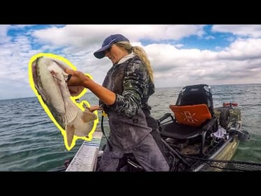 Fishing for TROPHY musky (In the kayak on St Clair)