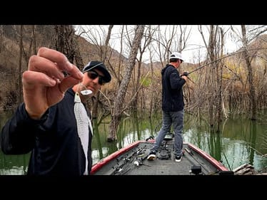 Why This Japanese Vibrating Jig Is The King Of All Bladed Jigs! Throw It Anywhere!!