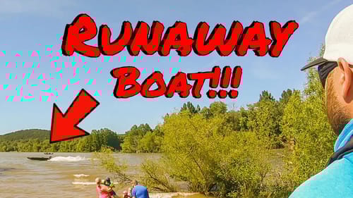 RUNAWAY BOAT CRASH!! - Lake Chickamauga Summer Boating