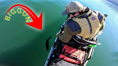I LOVE FISHING THIS DEEP CLEAR LAKE IN THE WINTER