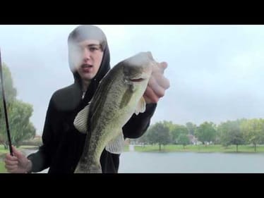 Swim Jigs In The Fall -- Bass Fishing