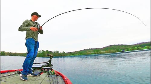 CATCHING BASS while Fishing Lake Guntersville! (Prespawn Conditions)