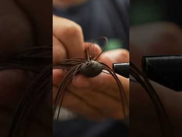 At the vice tying Bass Union Jigs and talking weight sizes. Correct fall rate means more bites 👌🎣