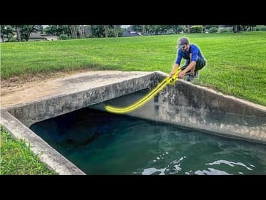 MONSTER FISH HIDE in DARK PLACES!! (unexpected catch)