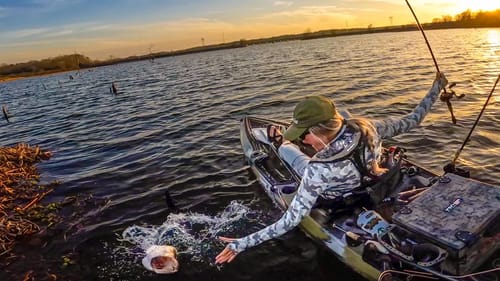 Adventurous Texas Fishing: Reeling In Giant Fish Without Electronics In Shallow Waters!