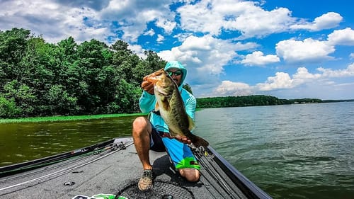 Fishing THICK Shoreline GRASS for FROG SMASHING Bass || Lake Chesdin Bass Fishing