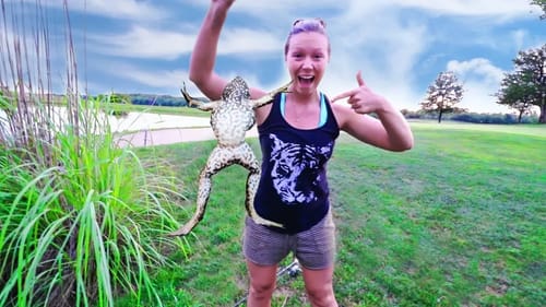 Catching HUGE Bullfrogs! Simple and Easy TRICKS! (HILARIOUS)