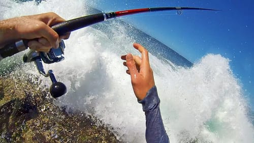 FISHING GIANT TUNA IN HIGH WAVES