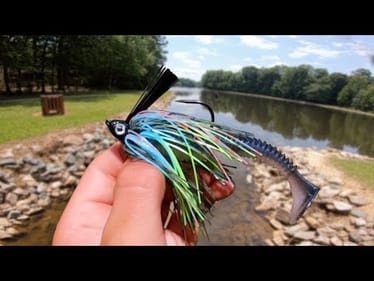 BASS CAN’T RESIST THIS LURE! (Urban pond fishing)