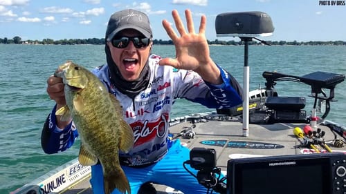Big Smallmouth Fishing on Offshore Structure