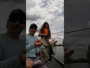 Daughter Runs the Trolling Motor and Catches Big Bass!!! #shorts