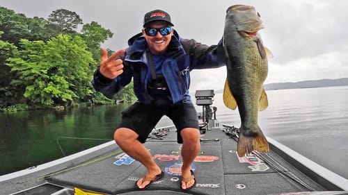 Catching TANKS On Lake Guntersville Bass Fishing! (WACKY RIG FISHING)