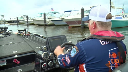 Beginner's Guide to Loading a Boat in a Marina
