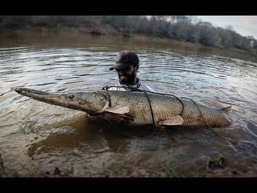 7 FOOT MONSTER ALLIGATOR GAR FISHING IN TEXAS