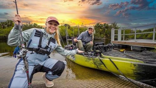 KAYAK Fishing for the FIRST TIME with MIDWESTFISHERGAL!