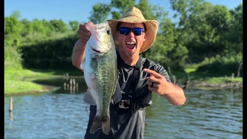 2v2 BASS Fishing Challenge! Loser Buys Dinner!