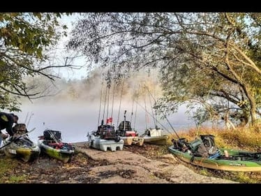 GROUP FLOAT DOWN THE RIVER  || CHASIN BIG FALL SMALLIES ||